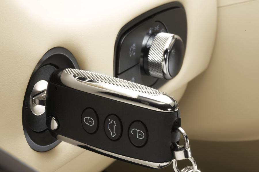  Bentley Continental GTC 2011 года  (фото 99 из 167)